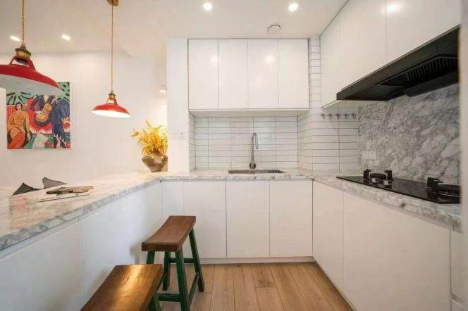 High floor 1br/2living & balcony/heating @W Nj Rd & Line 2/12/13