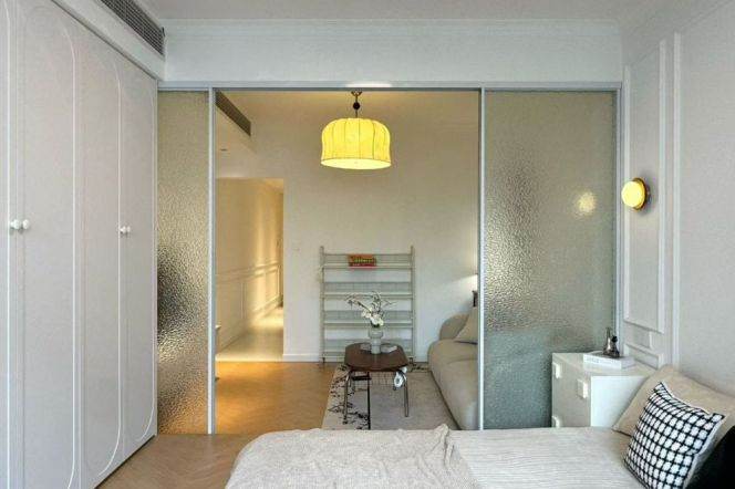 Nice modern bright cozy 1 br good price 8K M7/2/14 Jing'an