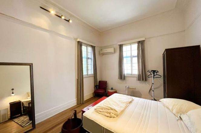 High ceiling 1br/2living & bathtub @W Nj Rd & Line 2/12/13