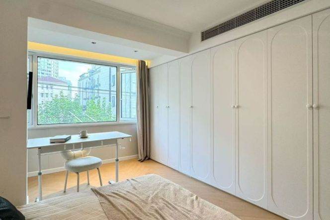 Nice modern bright cozy 1 br good price 8K M7/2/14 Jing'an