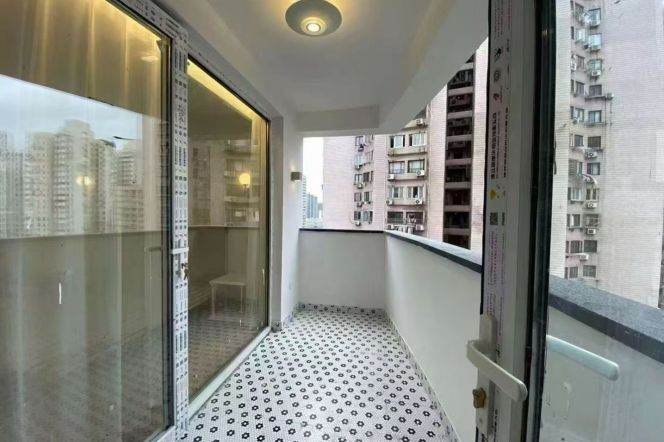 Modern 1br/100sqm & balcony/oven/elevator @Wuding Rd & Line14