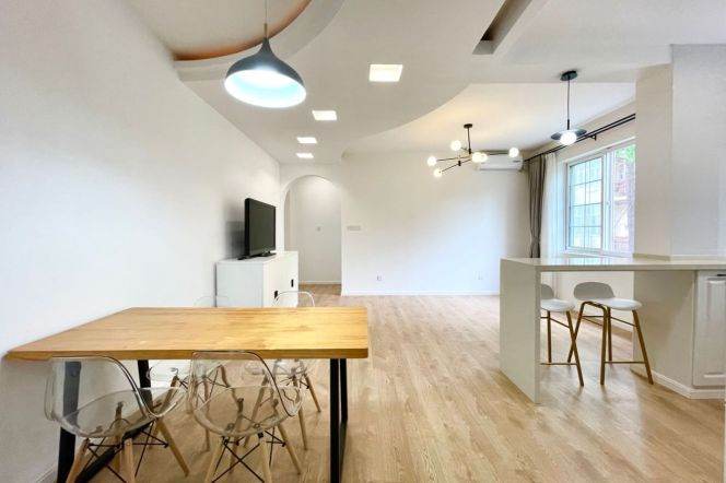 2 Brs, 2 Baths, Wall heating/Oven/Dryer, 100 sqm @ Jiaotong uni L10&11