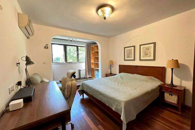 Tasteful 2+1BR Apt in Clove Apt / Huashan Rd