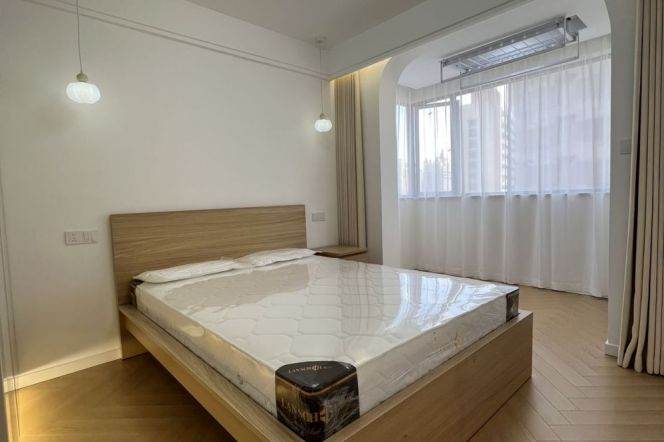 changping rd elevator 2BR/big living room@L7