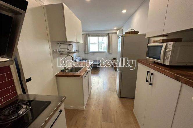 Nice Bright 1BR APT 3F Fumin Rd Jing’an Temple 6.8k