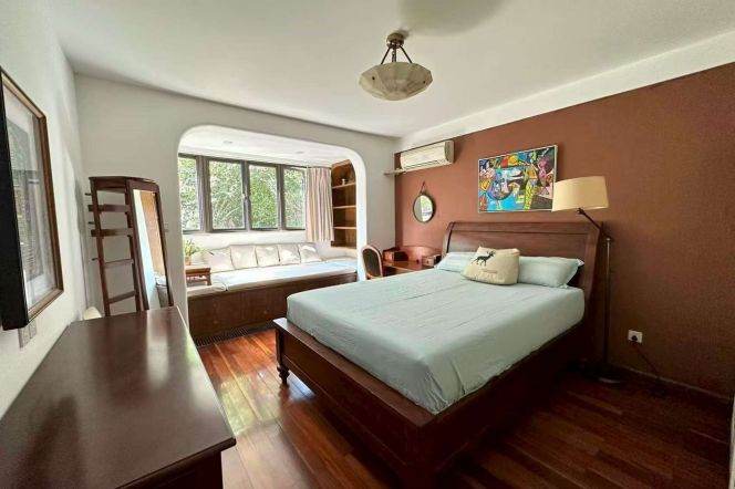 Tasteful 2+1BR Apt in Clove Apt / Huashan Rd
