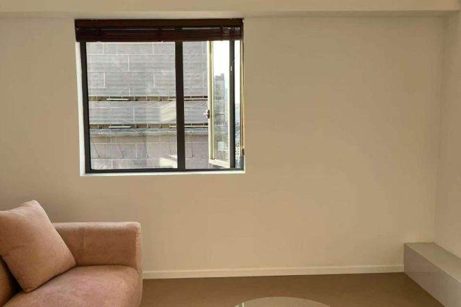 17.5 Brand new 2Br with floor heating and open balcony Nr Jing'an Temple line2/7/14