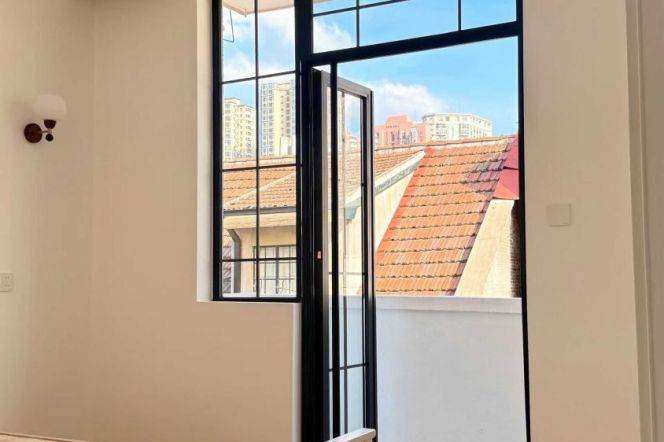 jiangsu rd 1Br/big living room/out balcony @L2/11
