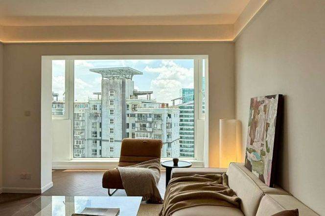 Spacious 1br high-rise nr Xujiahui CBD    Line 1/4/9/11
