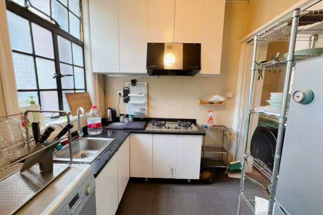 High ceiling 1br/2living & bathtub @W Nj Rd & Line 2/12/13