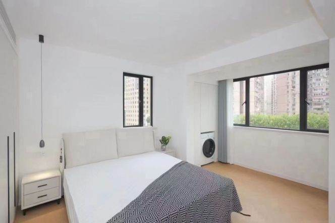 Huge big nice morden 2 br golden location M2/7/14 Jing'an Temple 