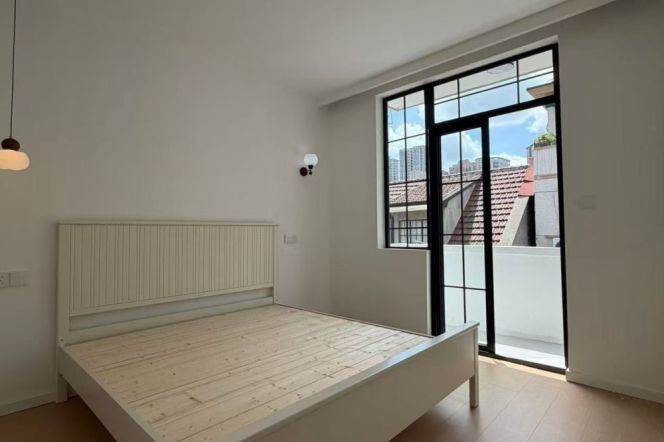 Renovated 1br with balcony near Jiangsu Rd M2/11