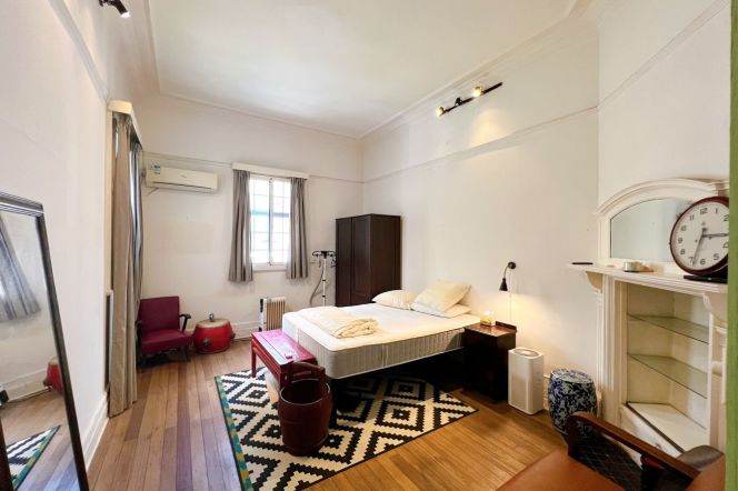 Original Lane house Apt.3.8 Meters Ceiling near W. Nanjing Rd. 