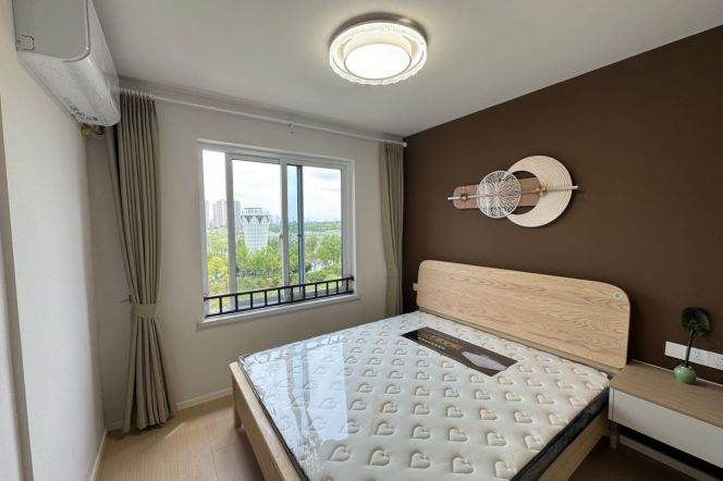 Modern 2 br  easy to NYU shanghai, 6 mins walking to L 8 lingzhao xincun st.