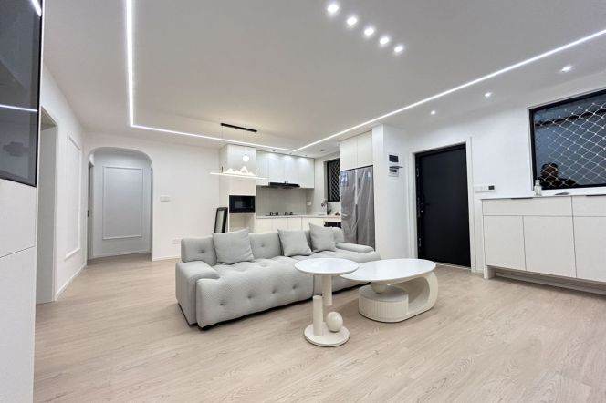 Brand new just renovated 3 br 2 baths with Central AC floor heating M7/13