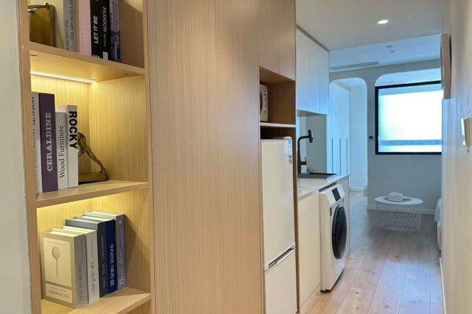 Short term cozy bright nice modern decoration 1 br 8.5K M2/7/14 Jing'an Temple 