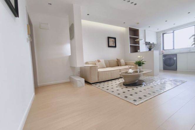 11.5k Bright  duplex 2Br Nr Zhongshan Park line2/3/4