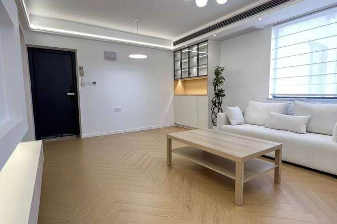 Renovated 2br with elevator near Changping Rd M7