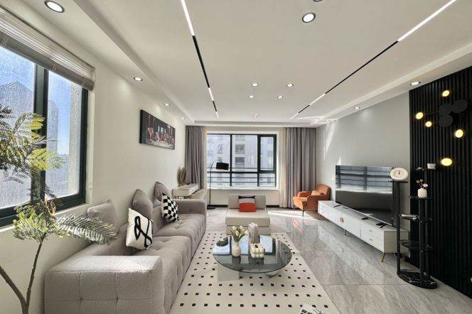 13.8k Bright and spacious 2Br Nr Zhenping Rd.line3/4/7 close to The Creek.
