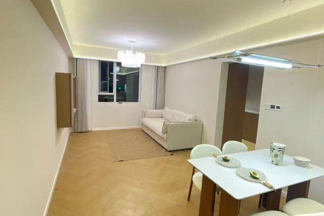 Spacious 1br with elevator near Zhongshan Park