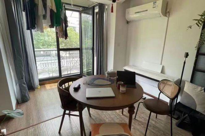 South Shanxi Rd Station Loft 2Br/2Bath with Open Balcony Line1/10/12