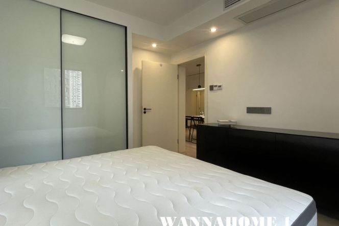 Modern&Spacious&Bright 2Bdrs 2Baths 2Balconies Apt+Large Storage+Jing An Temple CBD