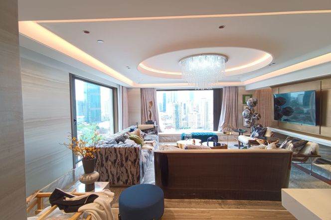 Luxury High-floor Apartment with Private Terrace in Jing'an Core