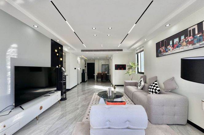 13.8k Bright and spacious 2Br Nr Zhenping Rd.line3/4/7 close to The Creek.