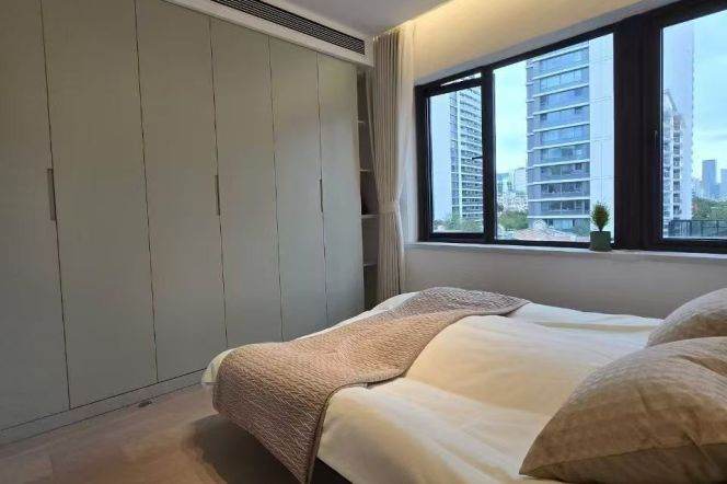 Old Jing'an 1BR/Elevator, Central AC+Floor Heating