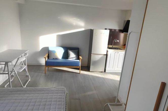 1 Studio near line 10 N.Si'chuan Rd with big shared space can long and short term lease