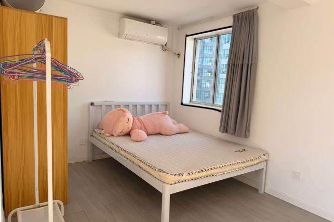 1 Studio near line 10 N.Si'chuan Rd with big shared space can long and short term lease
