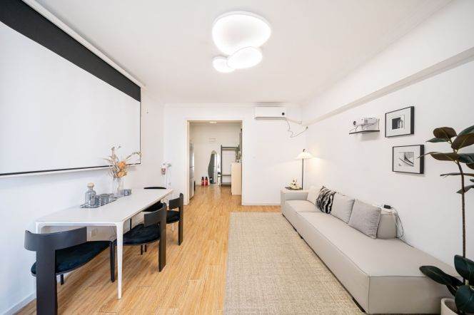 JinOu Estate — High-Floor 4BR near People's Square — 22,800 RMB