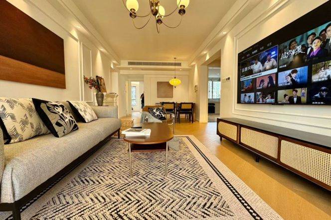 Jing'an  gym pool Elegant 3-Bedroom Apartment Near Metro Station