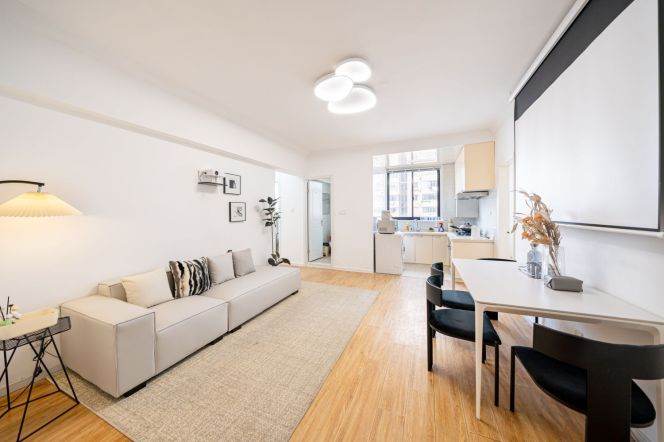 JinOu Estate — High-Floor 4BR near People's Square — 22,800 RMB
