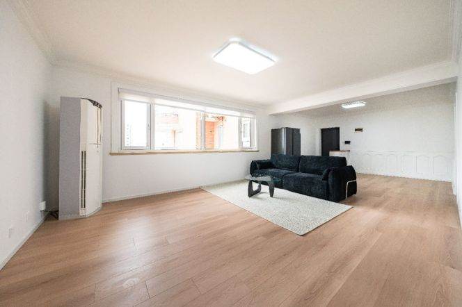 3 Brs, 2 Baths with Open Balcony and Dryer, 160 sqm @ Xujiahui station L1,9&11