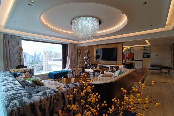 Luxury High-floor Apartment with Private Terrace in Jing'an Core
