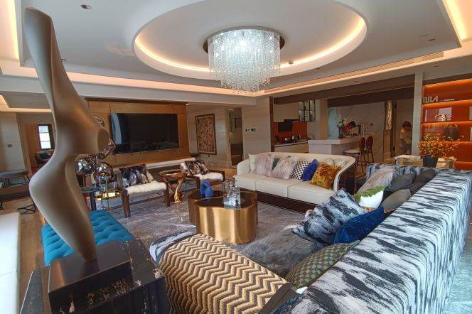 Luxury High-floor Apartment with Private Terrace in Jing'an Core