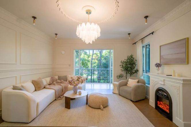 Deluxe 4BR 2BA Residence in Lianyang | French Style, Adjacent to Century Park