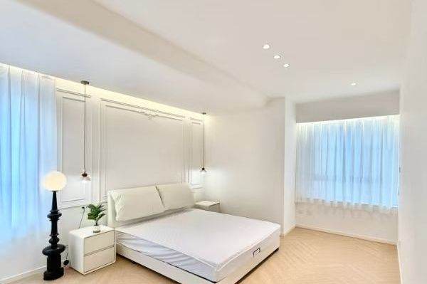 Cozy 4Br+Balcony @ L2/11 Jiangsu rd station