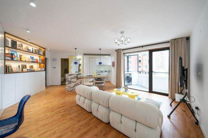 South facing 1br with Balcony@West Jianguo Road,Jiashan Road St.