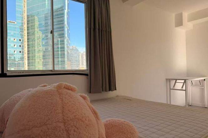 1 Studio near line 10 N.Si'chuan Rd with big shared space can long and short term lease