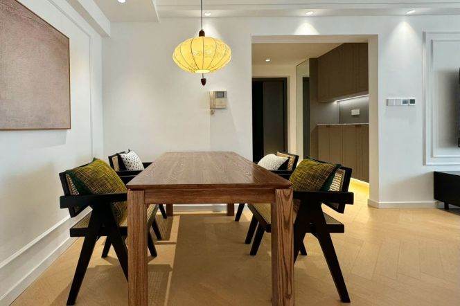 Jing'an  gym pool Elegant 3-Bedroom Apartment Near Metro Station