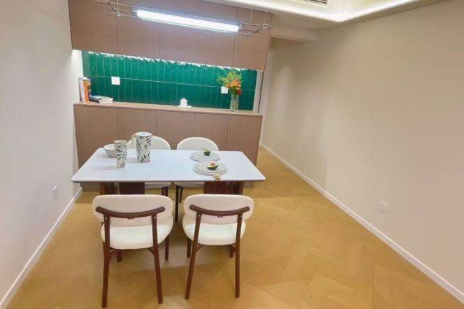 Spacious 1br with elevator near Zhongshan Park