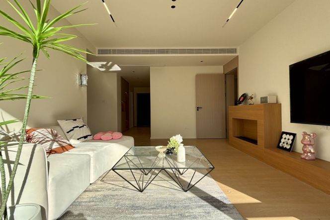  2Bdrs 2Baths/Spacious&Bright/View/Line1 Xin Zha Rd/People's Square/cloak room/elevator