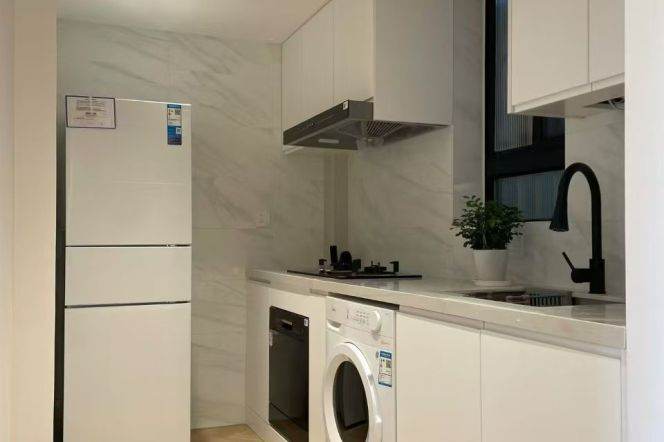 Modern 1br with elevator near West Nanjing Rd