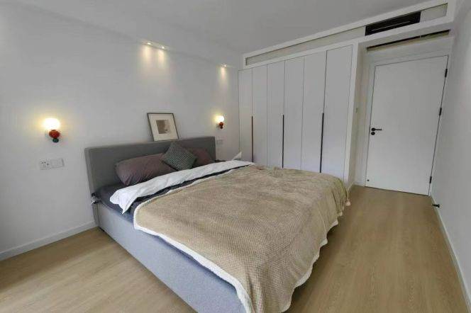 Nice balcony 1Br/1Lr/1Bt apt nr Jiashan rd,M9/12