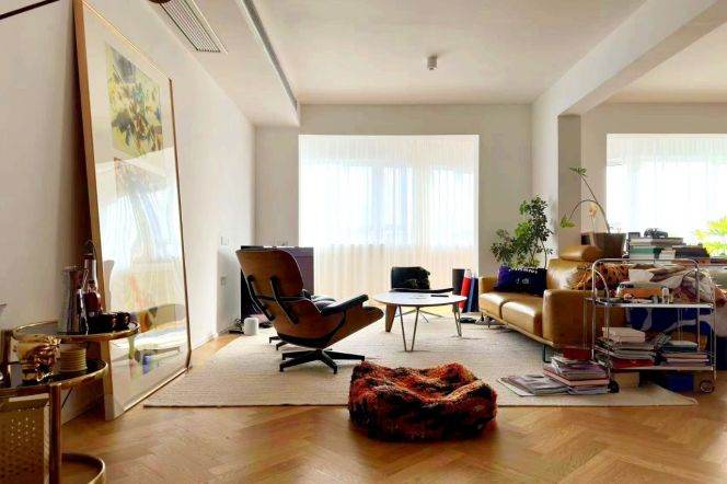 Exceptional High-Rise Residence 6BR 2BA 330m² on W.Jianguo Rd