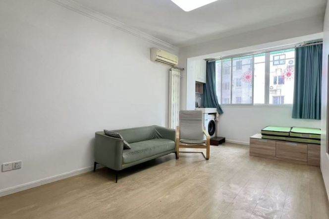 Bright 1br near Changping Rd