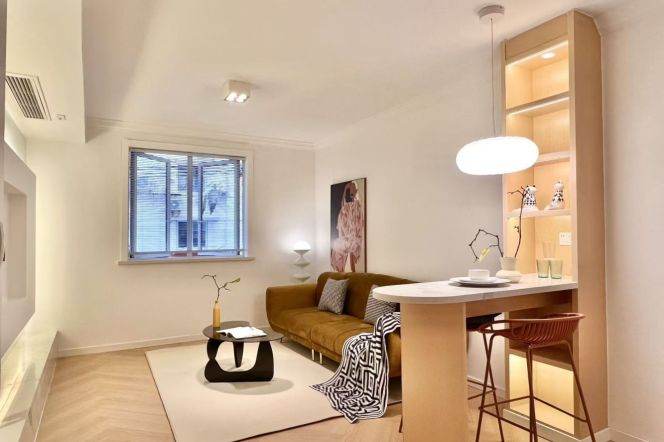 Rare Spacious 1BR with Bathtub/200m to Metro