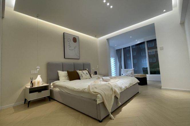 Well-decorated 3-Bedroom Flat with Floor-to-ceiling Windows in Jing'an Temple Area